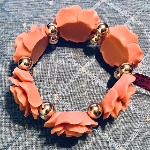 🌸BETSEY JOHNSON PINK FLOWER BRACELET🌸 - Picture 3 of 8